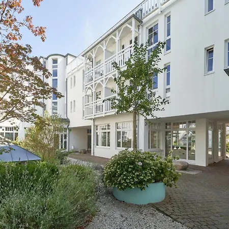 Im Seepark Auf Ruegen Nahe Ostseestrand *