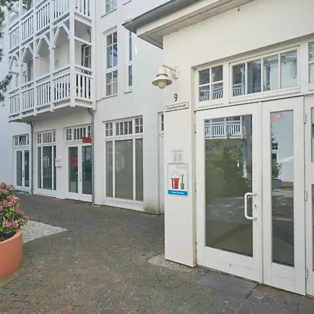 Im Seepark Auf Ruegen Nahe Ostseestrand